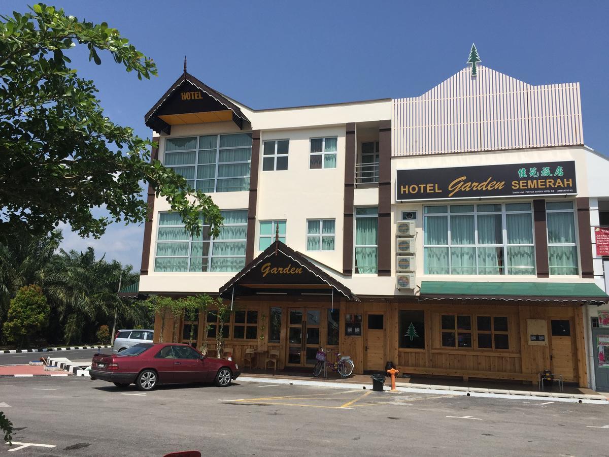 Semerah Garden Hotel Pontian Kecil Zewnętrze zdjęcie