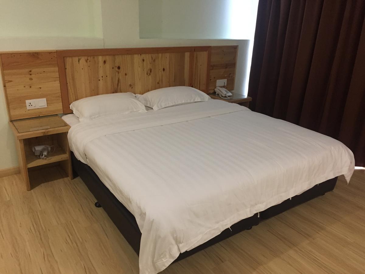 Semerah Garden Hotel Pontian Kecil Zewnętrze zdjęcie