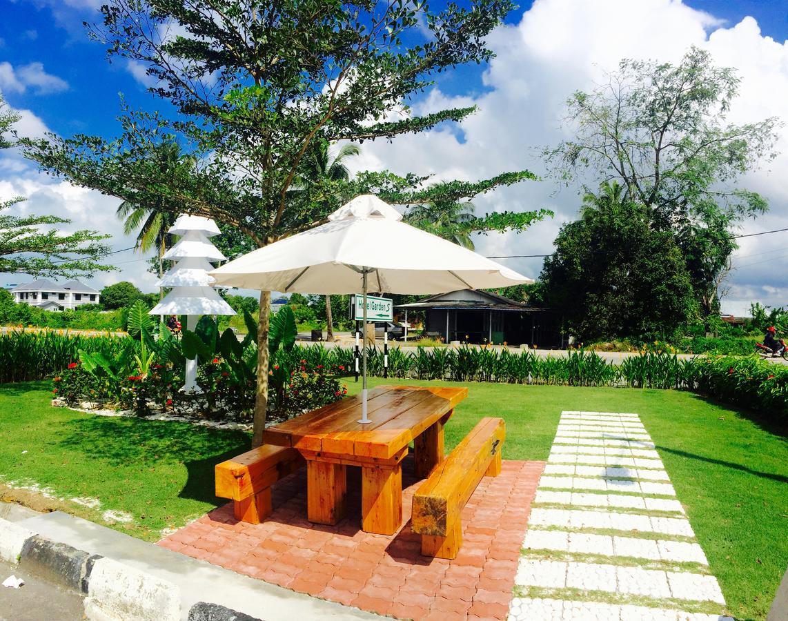 Semerah Garden Hotel Pontian Kecil Zewnętrze zdjęcie